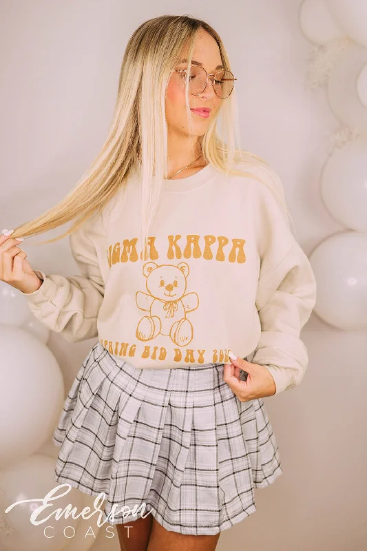 Crop Top Women T Shirt to Pair with High - Waisted BottomsSigma Kappa Spring Bid Day Bear Crewneck