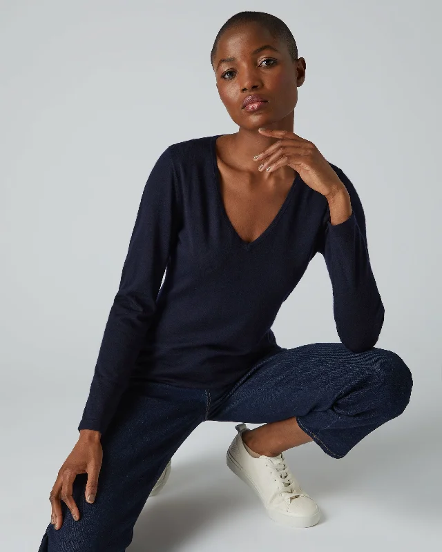 Cable - Knit Women Sweater with Intricate PatternsWomen's Imogen Superfine Cashmere V Neck Sweater Navy Blue