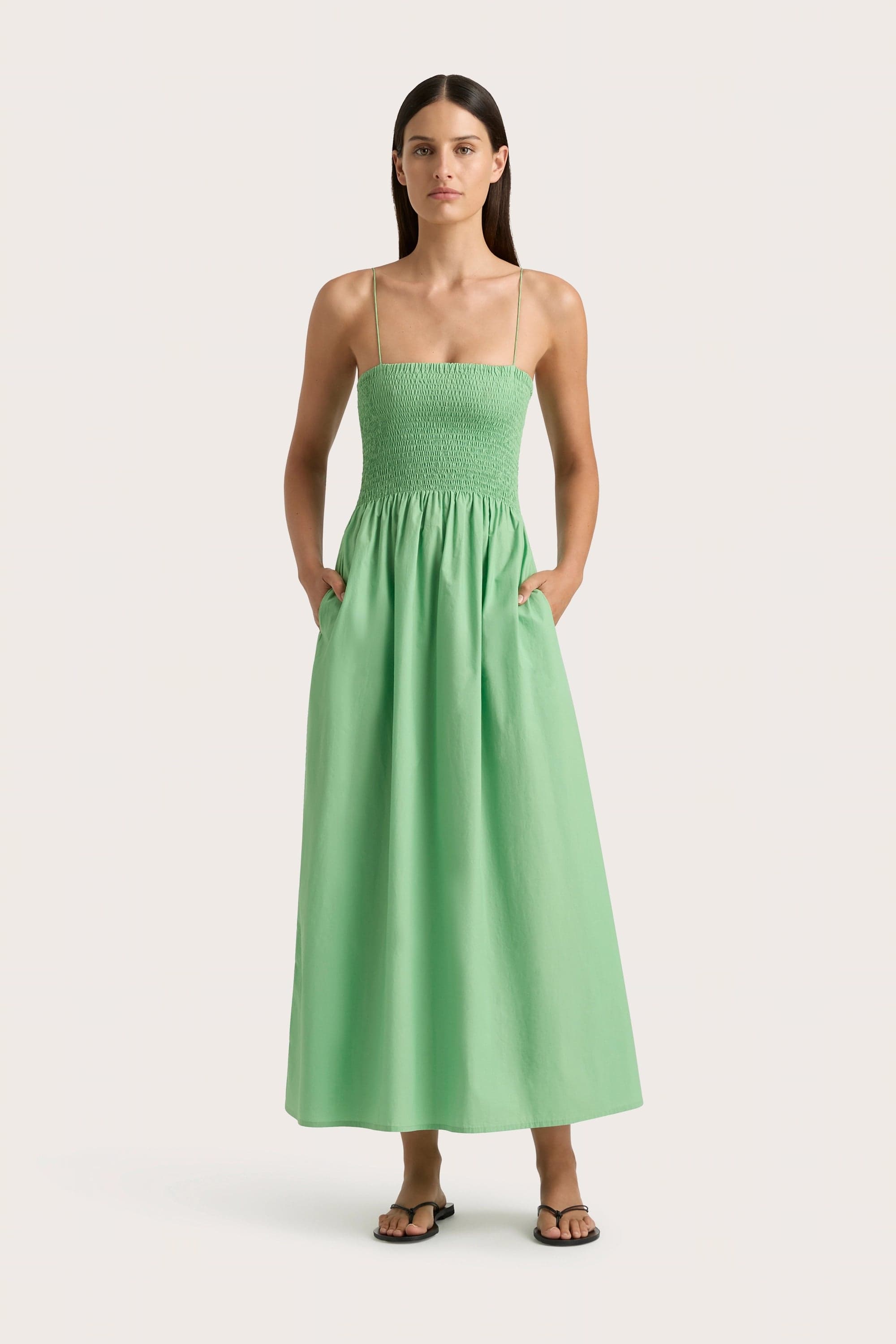 Halter Neck Women Dress to Show Off the Shoulders and NecklineTergu Maxi Dress Apple